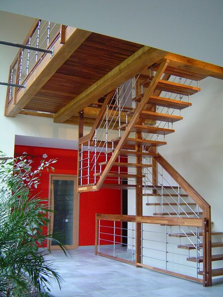 Escalier aÃ©rien avec palier passerelle en bois