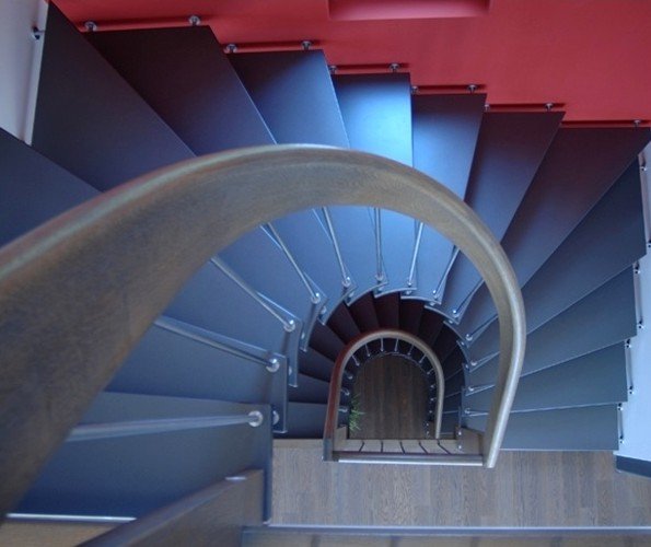 Escaliers demi tournant avec main courante courbe